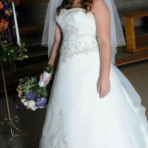 Gorgeous wedding gown